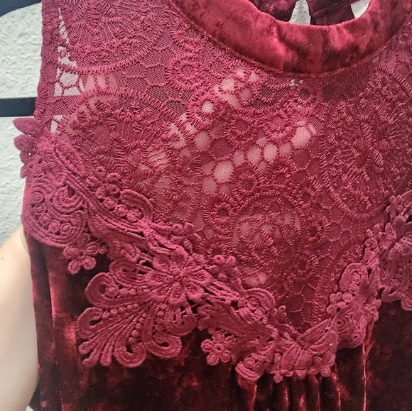 Red crushed velvet and lace top - Picture 2 of 5